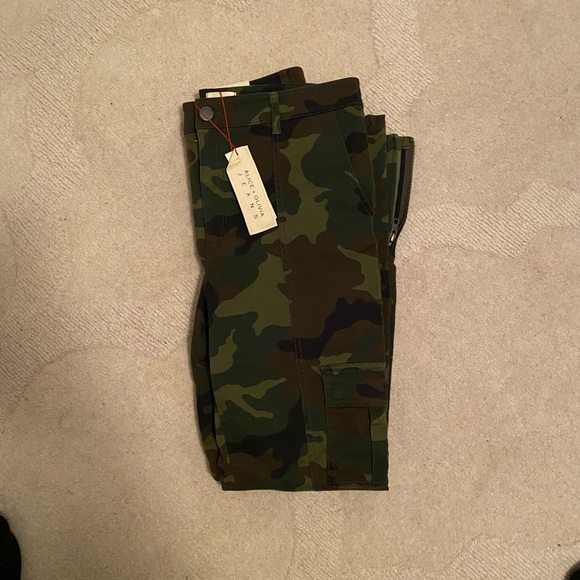 Keith Slim Camo Cargo Pant - Picture 3 of 5